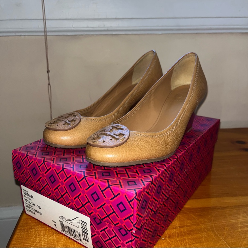 Tory Burch Sally Wedge closed toe Royal tan size 8 tumbled leather